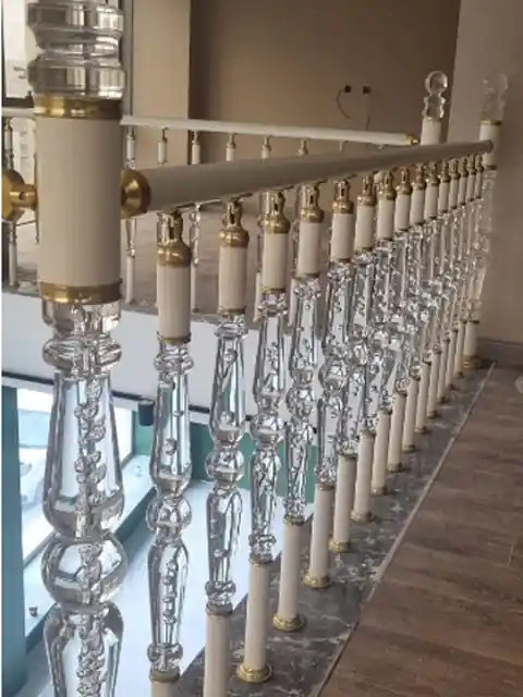 Kristal kesimli pleksi dikme ve küpeşte detayı